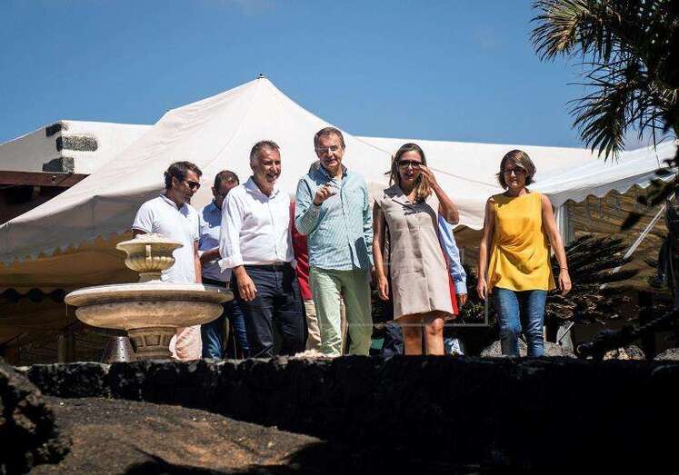 Zapatero y Torres, en Lanzarote (Foto EFE)